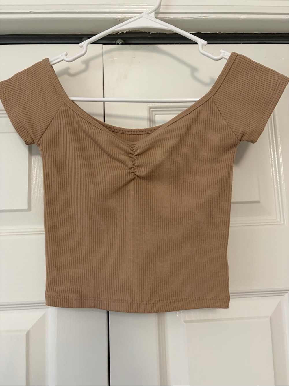 American Eagle Outfitters Ribbed Off-Shoulder Crop Top in Camel Tan
